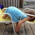 20 fotos divertidas de niños durmiendo en cualquier parte