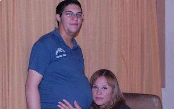Se casa en Argentina el primer hombre embarazado