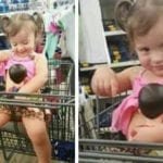 Criticaron a una mama por compartir foto de una hija amantando a una muñeca 03