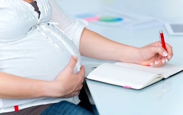 Aprende a contar los movimientos del bebé durante el embarazo