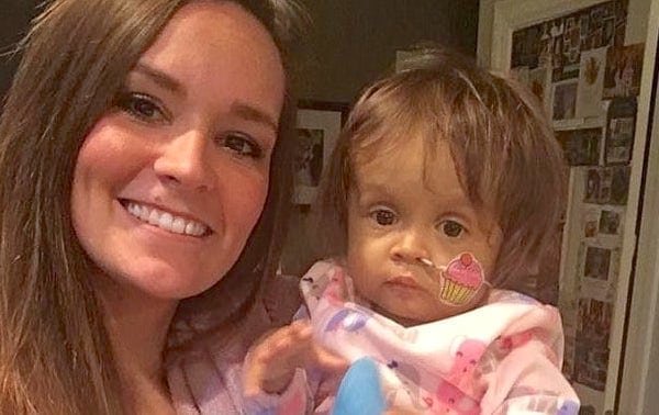 Una niñera dona parte de su hígado a la bebé que cuida para salvarle la vida