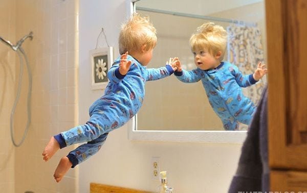 Un padre hace “volar” a su hijo con Síndrome de Down en una serie de fotografías maravillosas