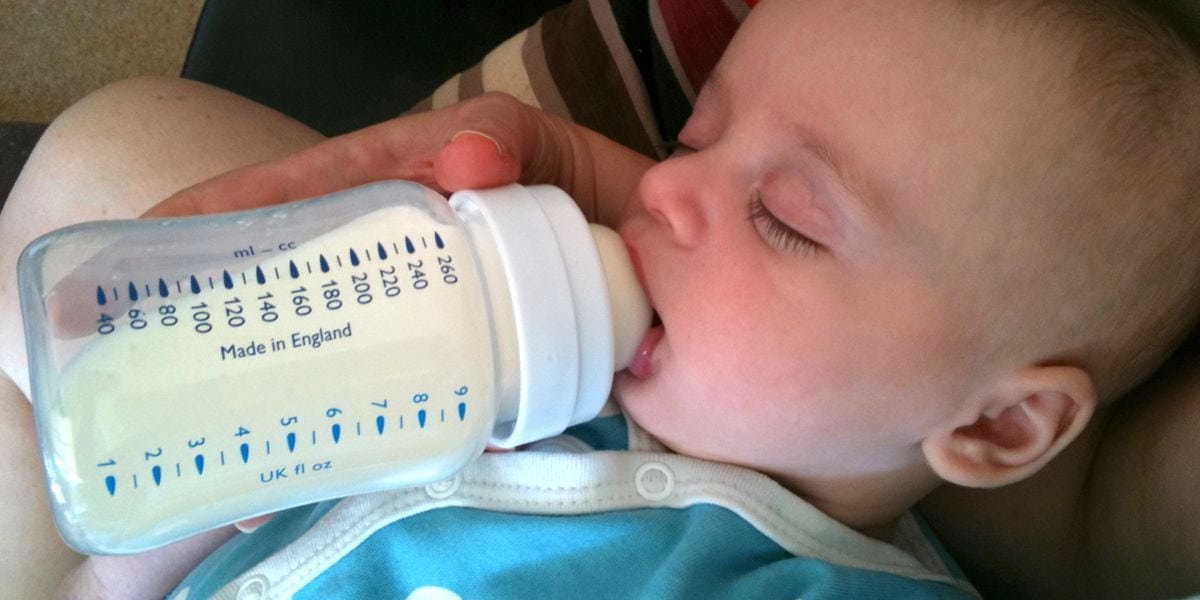 Lamentando La Muerte De Su Bebe Una Madre Alerta Sobre El Uso Correcto Del Biberon Noticias Babysitio