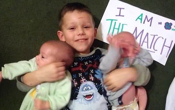 Un niño de 4 años va a donar su médula ósea para salvarle la vida a sus hermanitos de 4 meses