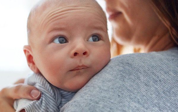 Revelan que el hipo contribuye en el desarrollo cerebral del bebé recién nacido