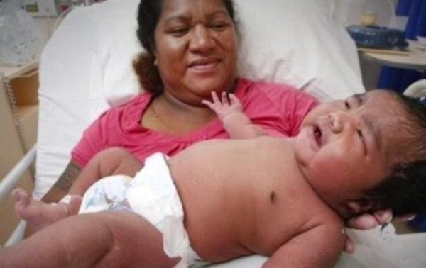 Una mamá australiana dió a luz a una bebé de 6,6 kg de peso