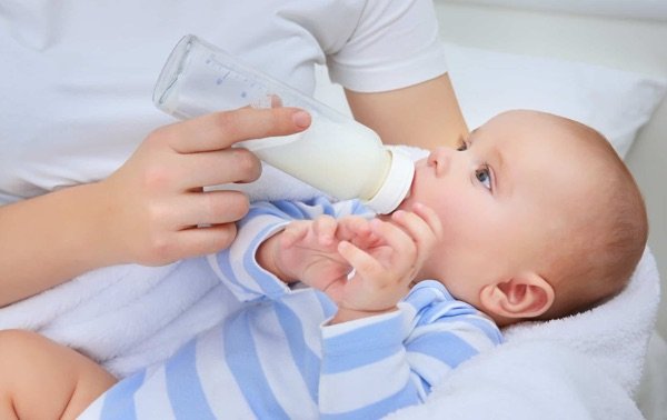 Para las mamás millennials la lactancia está pasando de moda y la remplazan por el biberón